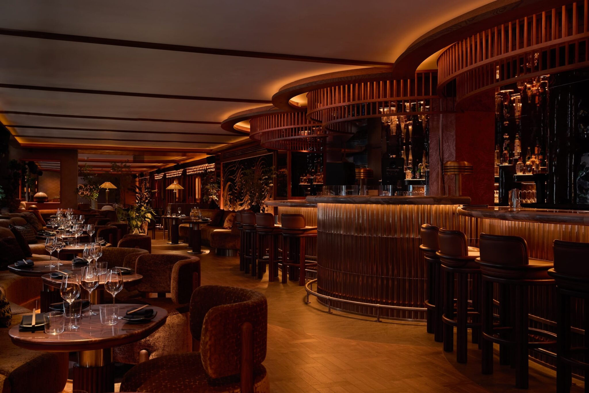 The dining room and bar at MA/NA Mayfair